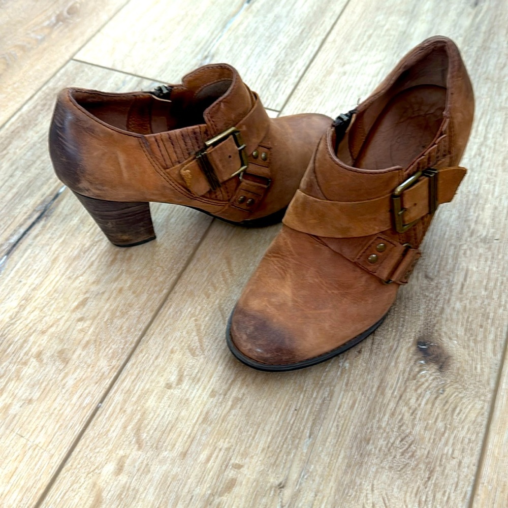 Clarks ankle boots 6.5